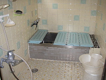 在来のタイル張り浴室