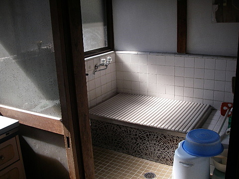 タイル張り浴室